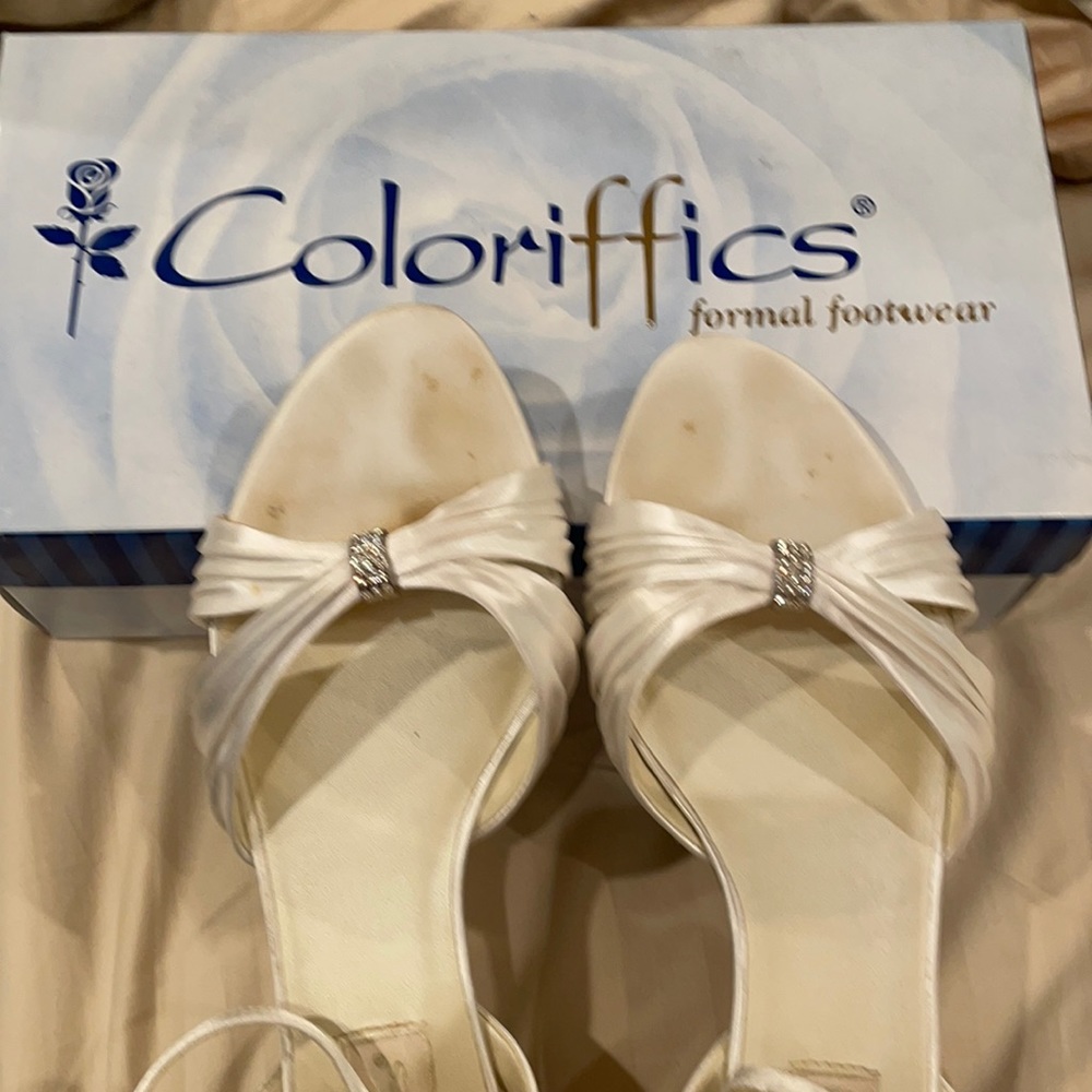 Low-heel Colorifics dye-able white shoes